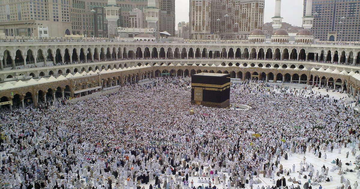 Pèlerins autour de la Kaaba à La Mecque